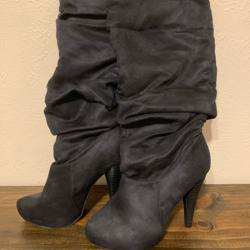 Black slouch boots